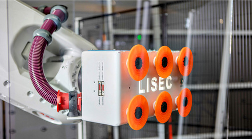 Die Investition in den Roboter führt zu einer Reduzierung von Glasbruch und zu einer gesteigerten Glas-Qualität.