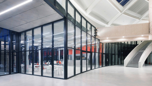 Die Brandschutzverglasungen der „Paul & Henri Carnal Hall“ für Kunst, Kultur und Kommunikation in der Schweiz sind mit Contraflam 30 von Vetrotech ausgestattet.