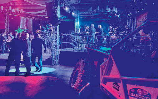 Branche in Feierlaune: Spätabends in der bayrischen Festhalle in Rosenheim.