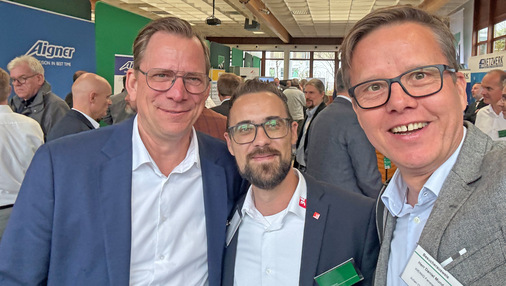 N.CAD-Vertriebsleiter Alexander Scholz (l.), Sergej Waigner (Vertrieb 3E Datentechnik) und GW-CR Daniel Mund.