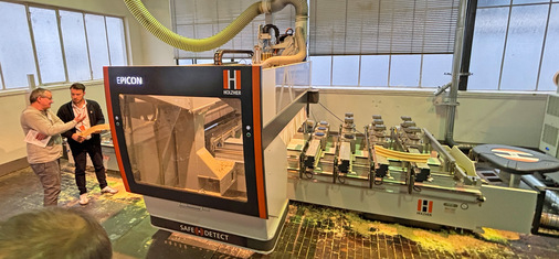 Vielleicht eine interessante Ergänzung: Die Epicon Solid von HolzHer ist eine klassische Konsolenmaschine für die Stab- und Plattenbearbeitung.