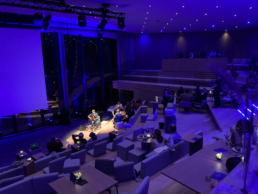 Jazz-Musiker Stef Rosen sorgte bei der Abendveranstaltung für die passende musikalische Unterhaltung. Bis in die frühen Morgenstunden wurde ausgelassen getanzt und gefeiert.