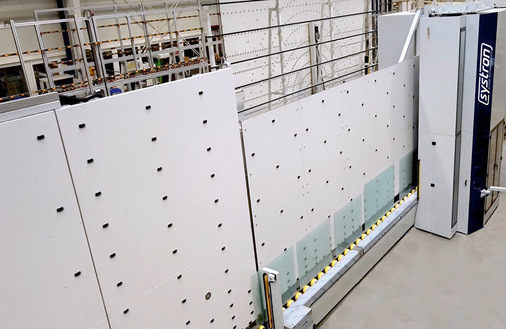 Das Loop-System ermöglicht die Bearbeitung von recht­eckigen Gläsern sowie auch komplexe Innenbearbeitungen.