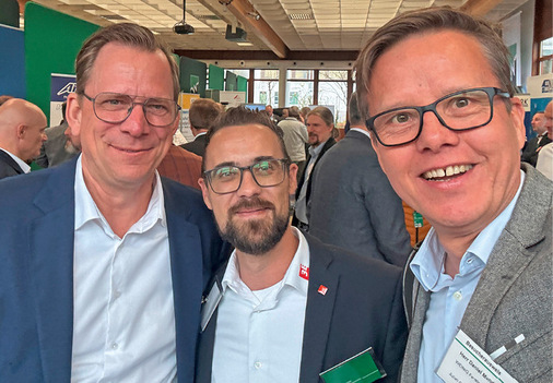 N.CAD-Vertriebsleiter Alexander Scholz (l.), Sergej Waigner (Vertrieb 3E Datentechnik) und GW-CR Daniel Mund