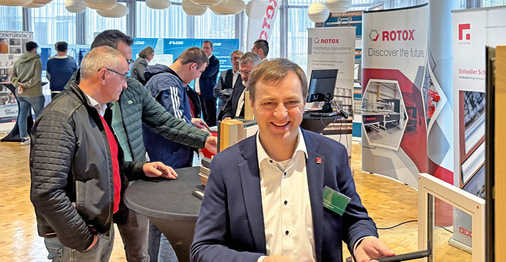 Umfassende Fach-Ausstellung auf dem CNC-Forum von Weinig (hier der Stand von ­Gutmann)