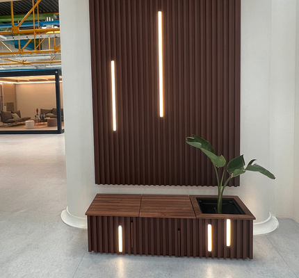 Auch das stilvolle Design der vertikalen Fassadenverkleidung Linarte von Renson hat Einzug in die Accademia gehalten, und zeigt das einzigartige Linienspiel.