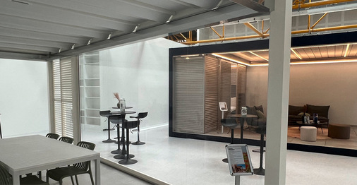 Offen oder geschlossen: Der seitliche Verschluss Ermetika mit Cristal-XL ist geschlossen kaum zu erkennen, und wie viele andere Modelle in der Accademia aufgebaut.