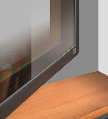 Platin und Safir sind außen sogar glasbündig. Das erzeugt eine schlichte, flächige Optik und verkörpert echte Flächenbündigkeit. Aufgrund der ­außen identen Optik können sie ideal an einem Haus kombiniert werden.