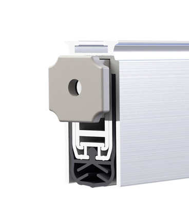 Mit den bewährten Bodentürdichtungen für Innentüren der Produktgruppe „DSF“ und „DSD“ von Deventer erreichen Hersteller von Innentüren ihre Ziele beim Schall-, Rauch- und Brandschutz zuverlässig. Auch sie werden einfach von unten durchgeschraubt. Im Bild die „DSD 1530“. Sie findet sich in den Prüfzeugnissen namhafter Innentürenhersteller, die mit ihren Türen teils erstklassigen Schallschutz erzielen.