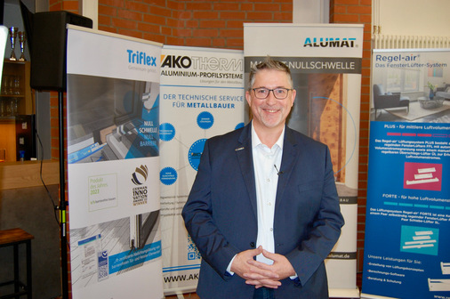 Marcus Goldkuhle, Referent und Teamleiter technischer Support AKOTHERM, bezog klar Stellung in der Diskussion: „Bei uns ist Barrierefreiheit heute automatisches Entwicklungsziel“, sagte er für den führenden Aluminium Systemgeber.