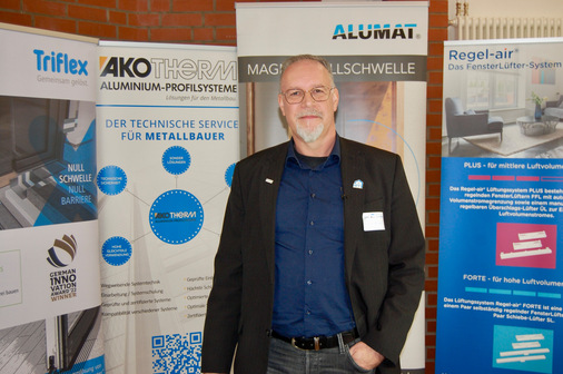 Stadur Verkaufsleiter Marc Nickel nutzte die gut erreichbare Location für den Besuch und bestätigte die Relevanz des Themas Barrierefreiheit.