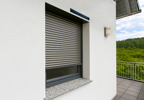 Einsetzbar ist das Produkt bei Vorbau- und Schachtsystem-Rollläden – hierfür ist das System auch in einer Unterputzausführung mit separatem Solar-Panel erhältlich – sowie bei Fenster-Vorbaumarkisen.