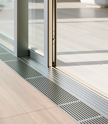 Überzeugend: Der HS slim SKY axxent zeichnet sich durch seine 0-mm-Bodenschwelle und seine Möglichkeiten zum geprüften Bauanschluss aus.