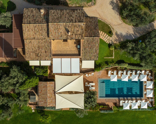 Um den unterschiedlichen Komfortansprüchen gerecht zu werden und verschiedene Räume für das Wohnen im Kontakt mit der Umgebung zu schaffen, wurden vier verschiedene KE-Lösungen installiert.