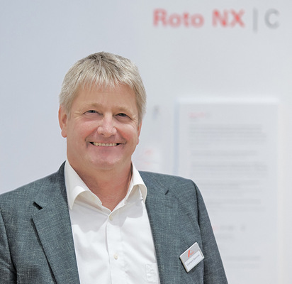 Eberhard Mammel, Direktor Marketing und Produktinnovation der Roto Frank Fenster- und Türtechnologie GmbH, blickt zufrieden zurück auf eine „starke BAU 2025“: „Der ‚Perfect Match‘ aus Beschlag-, Dichtungs- und Verglasungstechnologie samt umfassender Beratung überzeugt weltweit Hersteller von Bauelementen aller Rahmenmaterialien.“