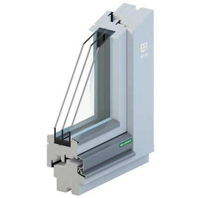 Bei den neuen Standard-Holzfenstern HF 68, 82 und 90 unterschieden sich die äußere und innere Ansicht nicht. Das standardmäßige Flügelabdeckprofil und die standardmäßig vorgesetzte Regenschiene erhöhen den Wetterschutz.