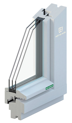 Es werden zwei neue Holzdenkmalfenster-Varianten angeboten: Während HDF 68/82/90 Stil ein breites Einsatzspektrum an Rund-, Segment- und Stichbögen abbilden kann, ist Variante Antik in den Ansichten nochmals reduziert und mit 2-fach-Isolierverglasung ideal für das klassische Denkmal.