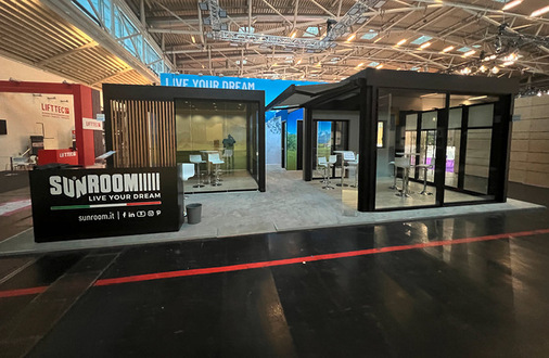 Auch der italienische Markt war auf der BAU ver­treten und überzeugte mit einem professionellen Messe­auftritt aus Überdachungen und Zubehör.