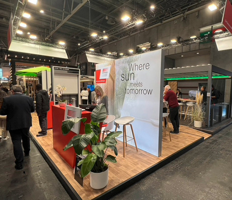 Große Hersteller wie Warema sehen mittlerweile die Notwendigkeit an Orten präsent zu sein, wo die Karte Outdoor Living gespielt wird.