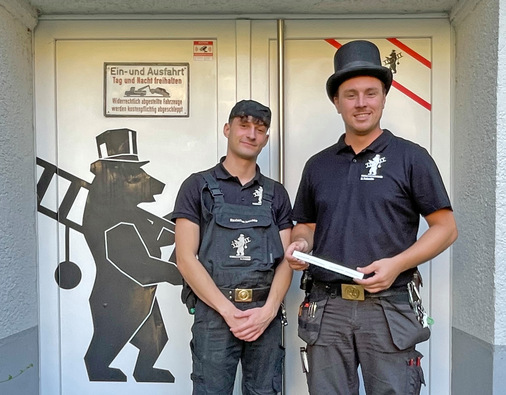 Auch seine Mitarbeiter haben stets Fensterlüfter wie den FFL-uni oder den FFL-quick dabei, um bei den Kunden schnell für ausreichenden Luftaustausch sorgen zu können.