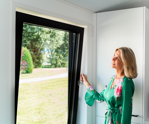 Der DK-100 unterscheidet sich durch die Handbedienung von Kettenantrieben.