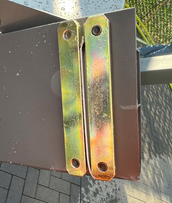 Glatte Materialabrisse im Stegbereich verdeutlichen die strukturellen Materialschwächen.