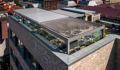 Die Terrasse des Hotels ist einer der stimmungsvollsten Orte, um das Stadtbild von ­Vilnius zwischen dem späten Nachmittag und dem frühen Abendschatten zu genießen.