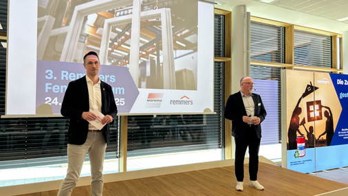 Erfrischendes Duo auf der Bühne: Lindau (Team BVB) und Martin Stöger (Team Bayern München).