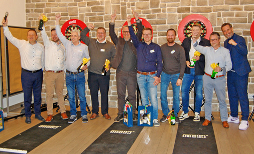 Das Dartsturnier war von Beginn an fester Bestandteil der ammon Türentage, um die Gemeinschaft zu stärken – diesmal mit Elmar Pauke, der Stimme des Darts.