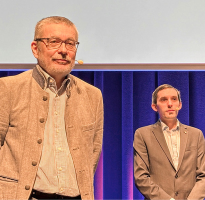Georg Steiner (Holzforschung Austria, r.) und Peter Schober (TU Wien) gaben einen Einblick in die in Kraft getretenen Änderungen der ÖNORM B 5320.