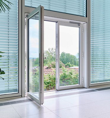 Das verwendete Schüco  Türsystem verbindet Dauerfestigkeit mit Multifunktionalität und attraktiven Designoptionen.