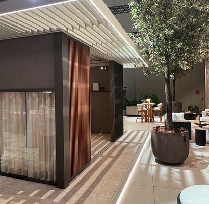 Amani beeindruckt durch seine klare Linienführung und eine modulare Aluminiumstruktur.