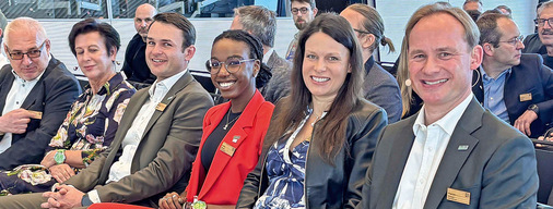 Gut drauf bei der Präsentation der neuen Holzfenster-Range: Die Kneer-Familie, allen voran Florian Kneer (r.)