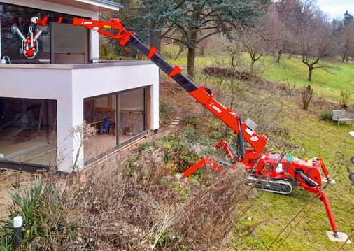 Gerade bei komplexen Einbausituationen spielen Minikräne ihre Stärken aus
