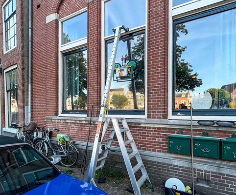 Gerade bei beengten Platzverhältnissen punkten die durchdachten Hebegeräte von Gevelridder. - © Foto: Givelridder