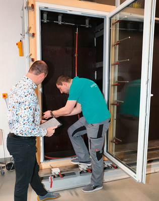 arimeo mit softmotion Technologie wurde von den Inno­perform Ingenieuren am Standort Forschung + ­Entwicklung in Bautzen entwickelt.