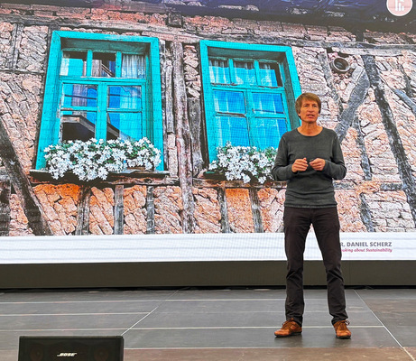 Keynote „Nachhaltigkeit als Prüfstein für den Gebäudesektor“ von Dr. Daniel Scherz, Architekt und Experte für nachhaltiges Bauen - © Foto: Daniel Mund / GW