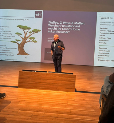 Olaf Vögele erläuterte Funkstandards im Smart Home am Beispiel verschiedener Ökosysteme.
