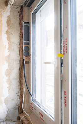 Fenster mit Heizglas bereits eingesetzt, weitere Innenausbauten folgen.