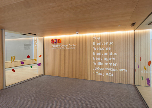 Hier ein Eingangsbereich im neuen Pediatric Cancer Center Barcelona