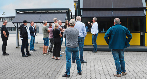 Das Markisenkraftwerk von BeluSol ist die neueste patentierte Entwicklung von Bernhard Lucas, und damit ­sozusagen der kleine Bruder des Fassadenkraftwerks von BeluTec. Es ist Solarkraftwerk und Markise in einem.