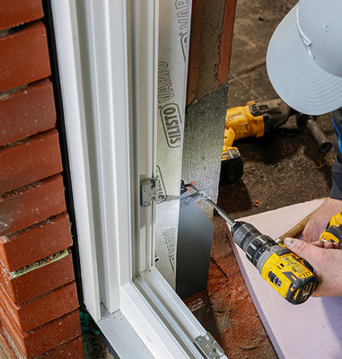 Seitliche Befestigung des Fensters