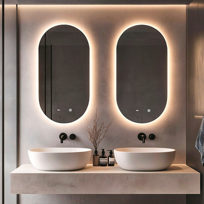 Die Pippa Spiegel verbinden ein elegantes Design mit gleichmäßiger ­Ambiente-Beleuchtung.