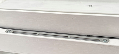 Hier das Prototyp-Modell in Grau vom Präsentationsexemplar beim NFF in Brockel. Die Fensterfalzlüfter sind in verschiedenen Farbnuancen lieferbar.