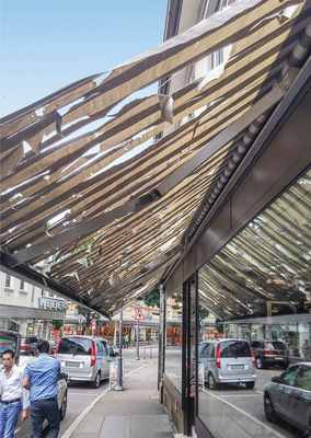 ﻿Eine zerstörte Markisenbespannung kann vielerlei Gründe haben. Hier gilt es genau zu prüfen, ob das Markisengestell noch einwandfrei funktioniert.
