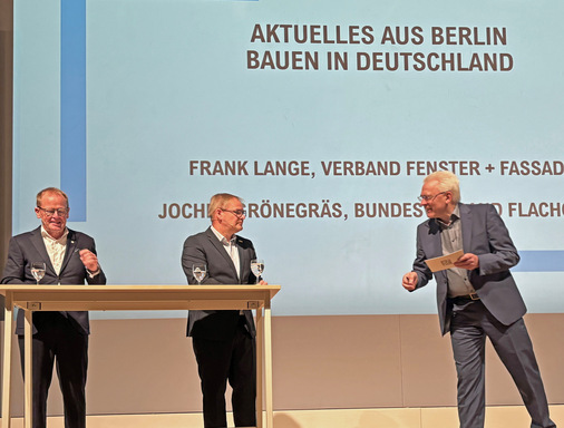 Jochen Grönegräs (BF, l.) und Frank Lange (VFF) lieferten Infos über die Branchenlage (r.: Christian Anders)