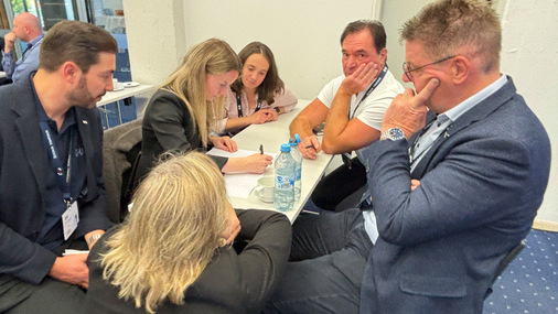 In kleinen Gruppen führten die Teilnehmer schließlich eine strukturierte SWOT-Analyse durch – angeleitet durch die Experten von Ebelhofer Management und Strategy Consultants.