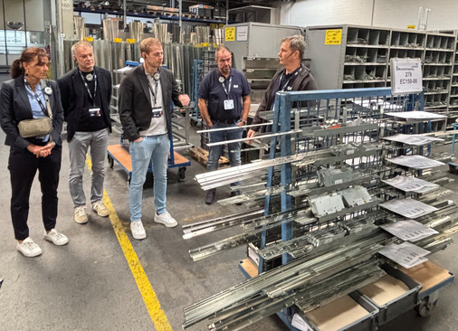 Die Teilnehmer hatten auch die Gelegenheit zu einem umfangreichen Einblick in die Produktionshallen bei Gretsch-Unitas.