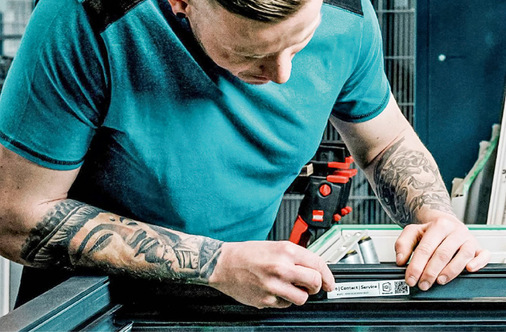 Die Window.ID liefert eine digitale Identität für jedes Fenster. Mit dem QR-Code sind Produkt- und ­Material­daten, Maße, Komponenten uvm. abrufbar.﻿
