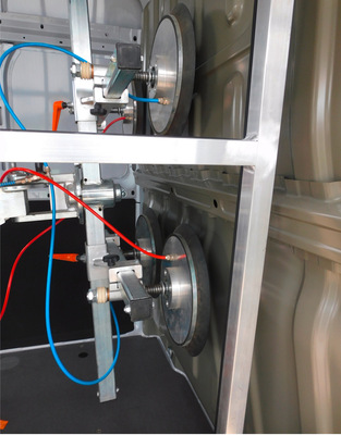 Auch die Vakuumsauger des Robby 420 sind sicher untergebracht.